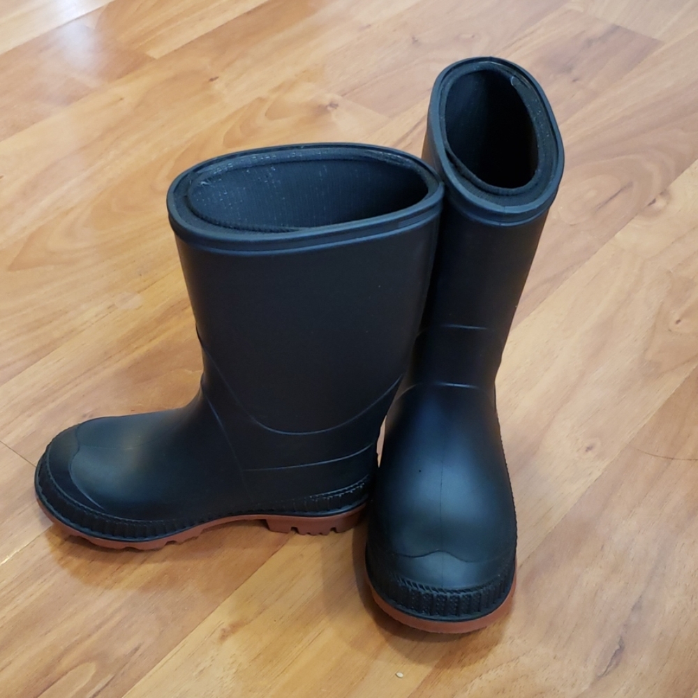 Toddler size 7-8 rain boots
